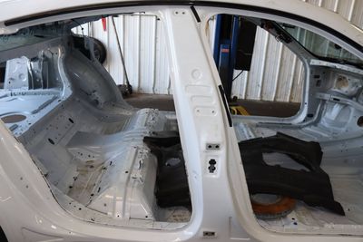 B PILLAR / FRAME / STRUCTURE CUTOUT 9J1809444 Y